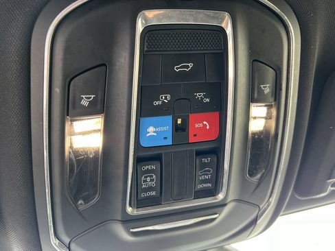 Used 2024 Jeep Grand Cherokee L Altitude AWD/4WD image 21