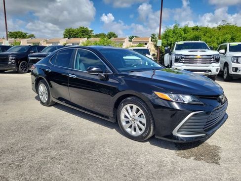 Used 2021 Toyota Camry LE FWD image 7