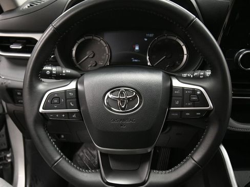 Certified 2025 Toyota Highlander LE image 12