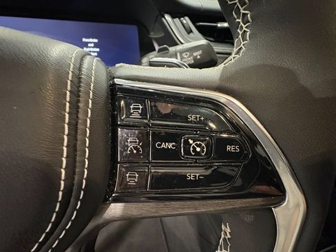 Used 2024 Jeep Grand Cherokee L Overland w/ Luxury Tech Group IV image 15