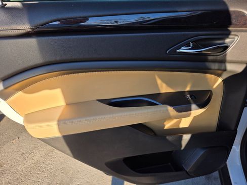 Used 2014 Cadillac SRX Luxury image 9