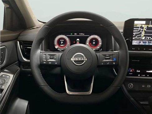 Used 2023 Nissan Rogue Platinum AWD/4WD image 12