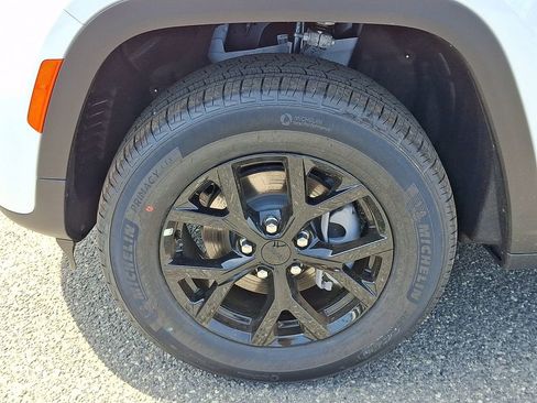 New 2026 Jeep Grand Cherokee Altitude AWD/4WD image 19