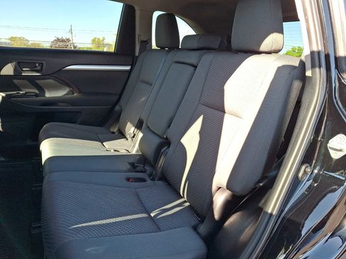 Used 2019 Toyota Highlander LE FWD image 8
