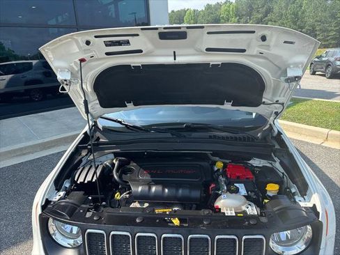 Used 2020 Jeep Renegade Latitude w/ Cold Weather Group AWD/4WD image 28