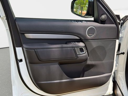 New 2026 Land Rover Discovery Dynamic SE AWD/4WD image 17
