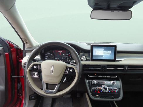 Used 2022 Lincoln Corsair AWD w/ Premium Package image 11