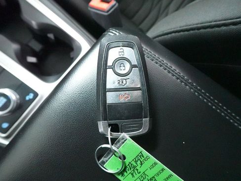 Used 2021 Ford Explorer XLT AWD/4WD image 18