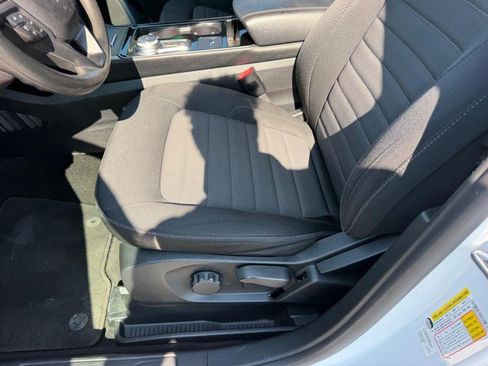Used 2019 Ford Edge SE FWD image 19