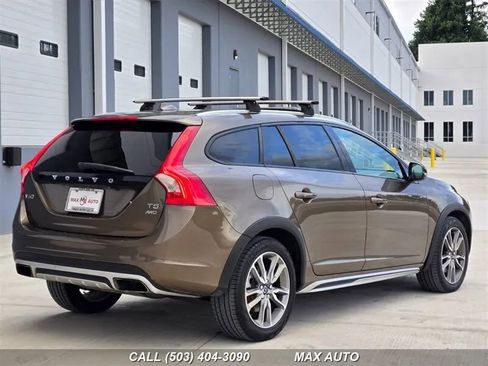 Used 2016 Volvo V60 T5 Cross Country w/ Convenience Package image 8