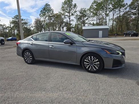 Used 2023 Nissan Altima 2.5 SV image 2
