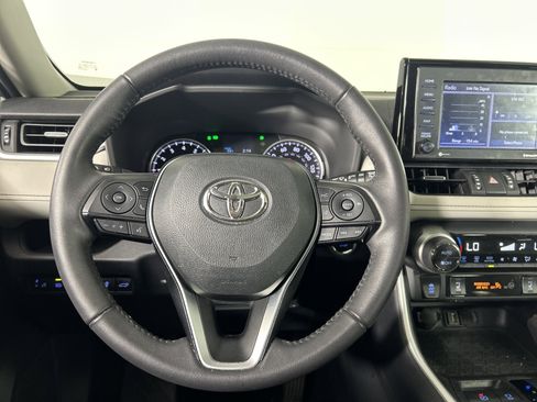 Used 2022 Toyota RAV4 XLE Premium image 33