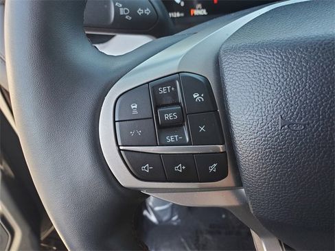 Used 2025 Ford Explorer Active w/ Active Comfort Package image 5