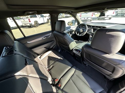 Certified 2025 Cadillac XT6 Luxury image 16