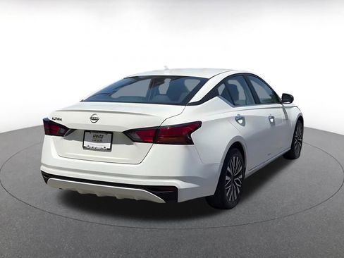 Used 2025 Nissan Altima 2.5 SV FWD image 14