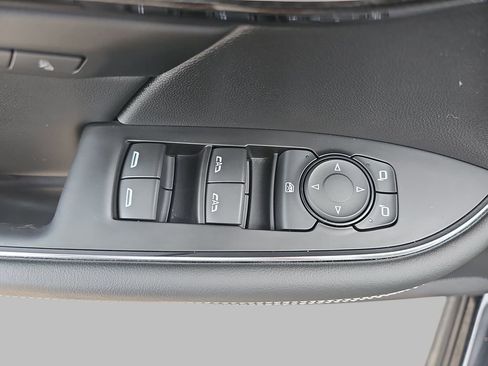 Used 2023 Buick Envision Essence AWD/4WD image 34