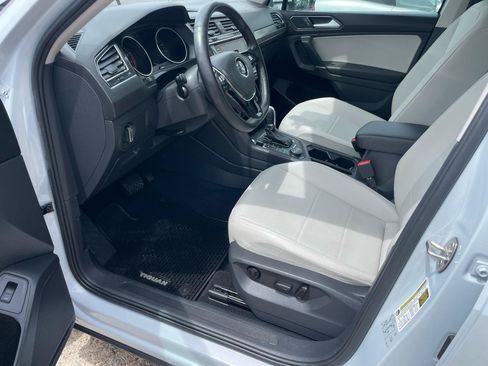 Used 2018 Volkswagen Tiguan SE AWD/4WD image 27