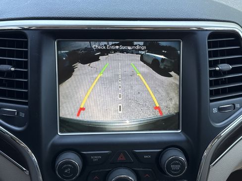 Used 2017 Jeep Grand Cherokee Limited w/ Luxury Group II image 18