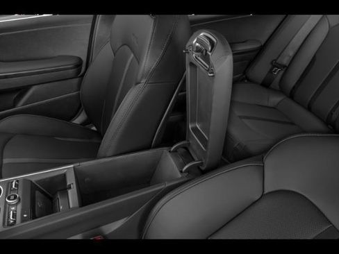 Used 2023 Kia K5 GT-Line image 11