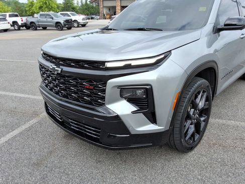 Certified 2025 Chevrolet Traverse RS FWD image 9