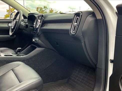 Used 2025 Volvo XC40 B5 Core w/ Protection Package Premier image 18