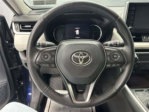 Used 2019 Toyota RAV4 Limited image 21