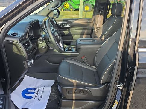 Used 2024 GMC Yukon SLT w/ SLT Luxury Package image 13