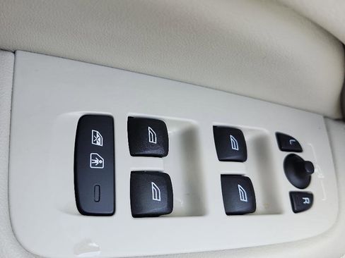Used 2024 Volvo S60 B5 Plus FWD image 20