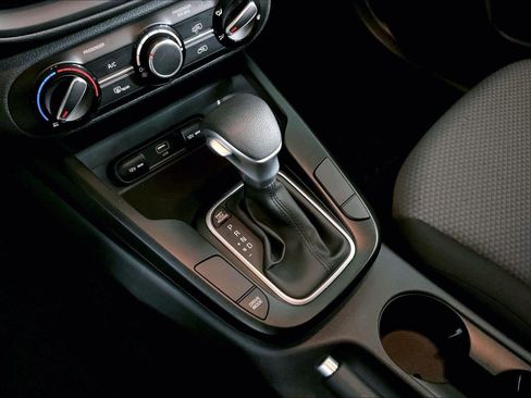 Certified 2025 Kia Soul LX w/ LX Technology Package FWD image 17
