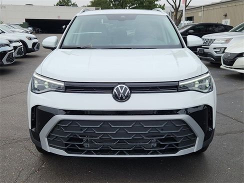 New 2025 Volkswagen Taos SE image 5