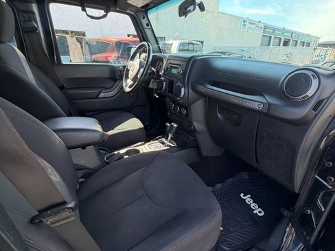 Used 2018 Jeep Wrangler Unlimited Sport w/ Connectivity Group AWD/4WD image 23