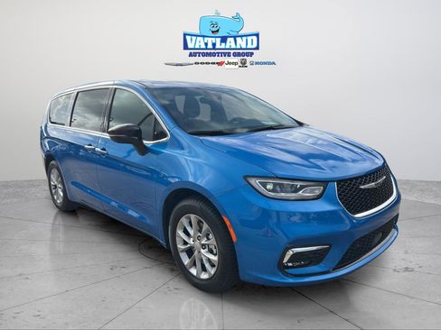 New 2026 Chrysler Pacifica Limited FWD image 7