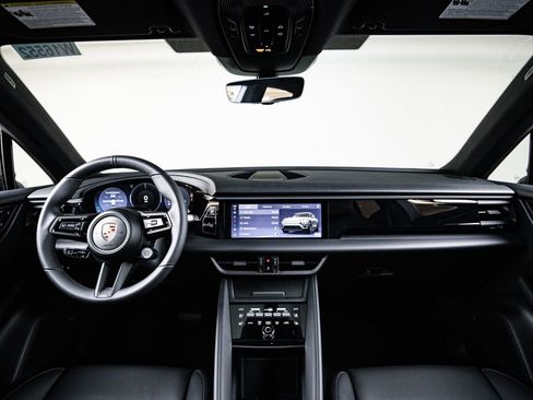 New 2026 Porsche Macan Electric RWD image 24