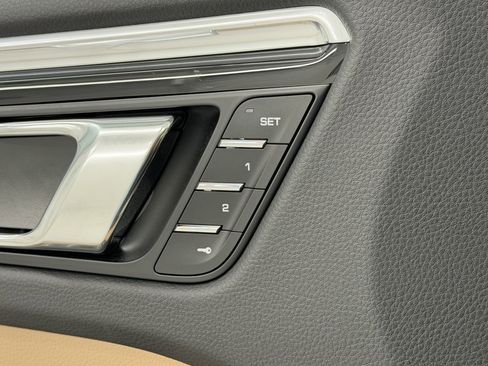 Certified 2025 Porsche Macan image 27