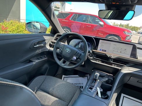 Used 2023 Toyota Crown XLE image 13