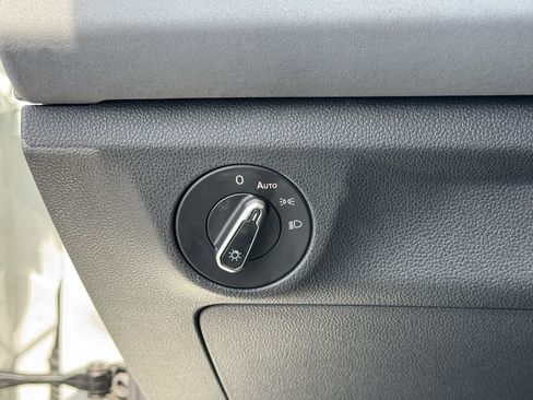 Used 2025 Volkswagen Jetta SE w/ Sunroof Package FWD image 28
