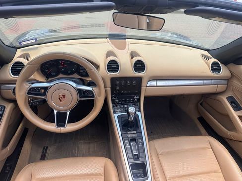Used 2017 Porsche 718 Boxster RWD image 7