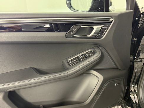 Certified 2026 Porsche Macan AWD/4WD image 14