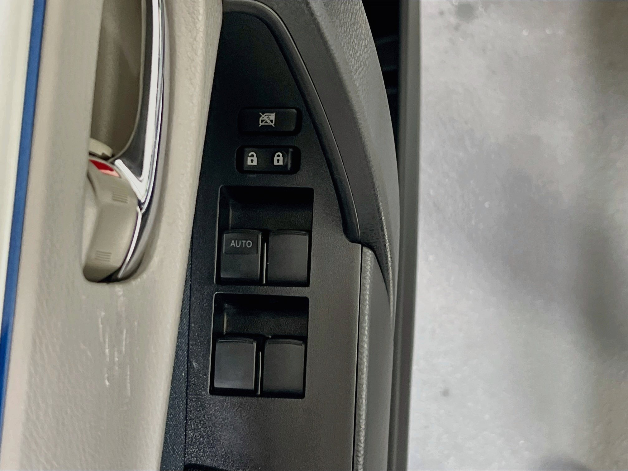 Used 2016 Toyota Corolla LE FWD image 17