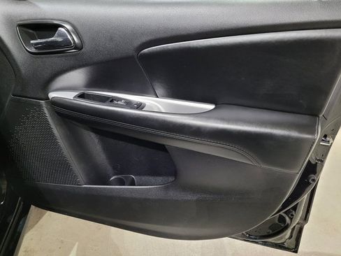 Used 2018 Dodge Journey SE image 46