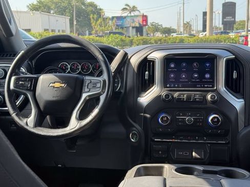 Used 2021 Chevrolet Silverado 1500 LT AWD/4WD image 19