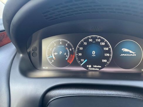 Used 2016 Jaguar XJ R-Sport image 15