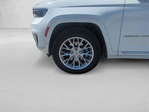 Used 2023 Jeep Grand Cherokee L Summit w/ Luxury Tech Group V AWD/4WD image 26