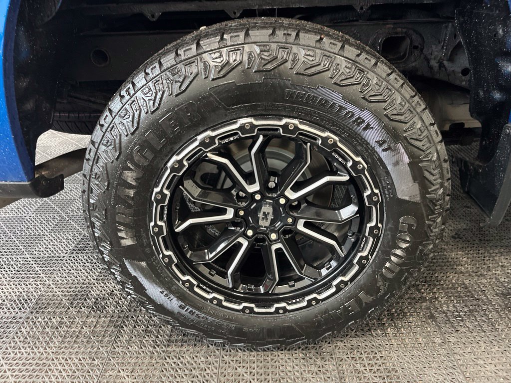 Used 2022 Chevrolet Silverado 1500 LT AWD/4WD image 23