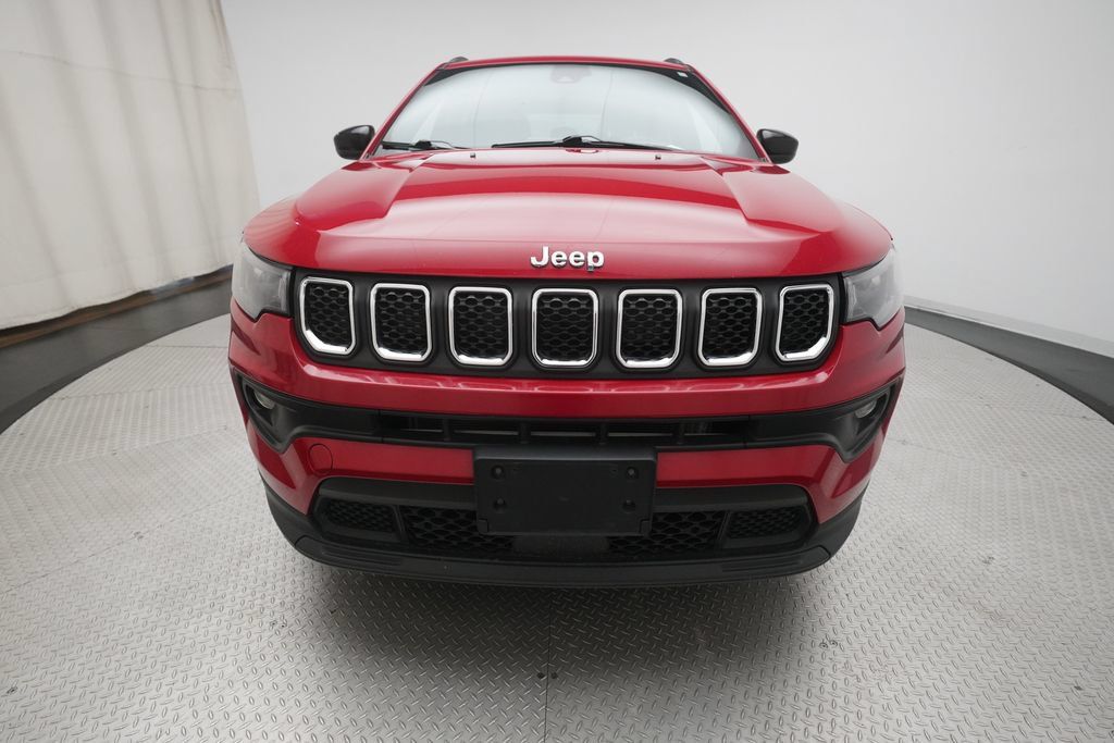 Used 2024 Jeep Compass Latitude AWD/4WD image 11