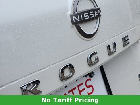 Used 2023 Nissan Rogue SV FWD image 11