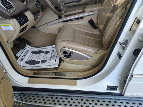 Used 2012 Mercedes-Benz GL 550 4MATIC image 6