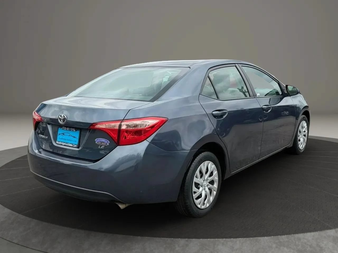 Used 2017 Toyota Corolla LE w/ Carpet Mat Package (TMS) FWD image 4