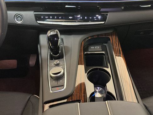 Certified 2024 Cadillac Escalade Premium Luxury w/ Performance Package AWD/4WD image 19