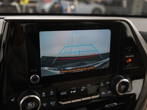 Used 2024 Toyota Highlander XLE image 23